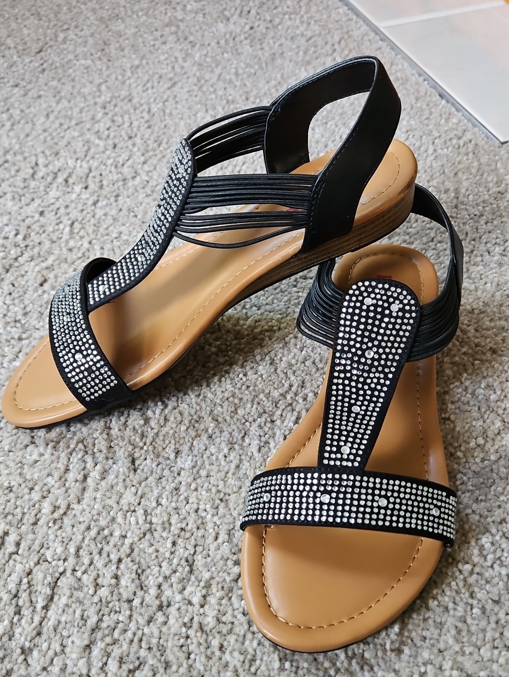 Bongo Rhinestone T-Strap Flat Sandals - Black/Tan Size 7